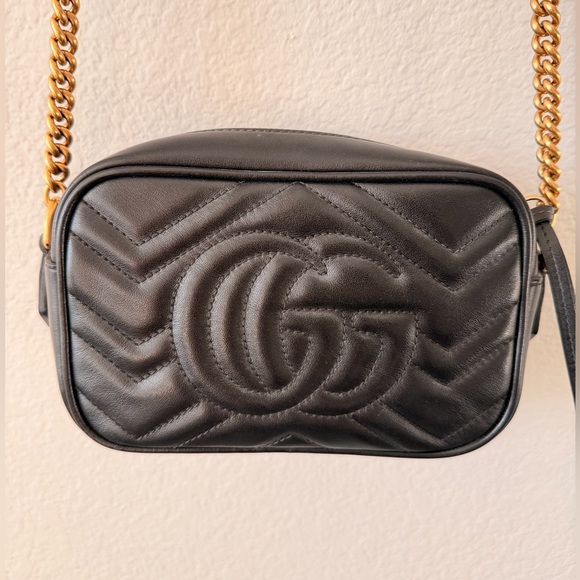 Gucci GG Marmont Mini Crossbody Bag in Black Chevron Leather & Gold Hardware - Picture 2 of 9